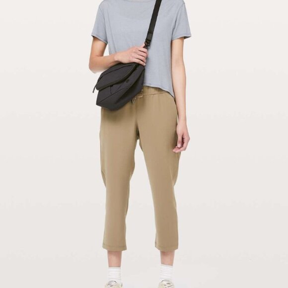 Lululemon On The Fly Crop *Woven 23" Frontier Size 8 - Picture 1 of 7